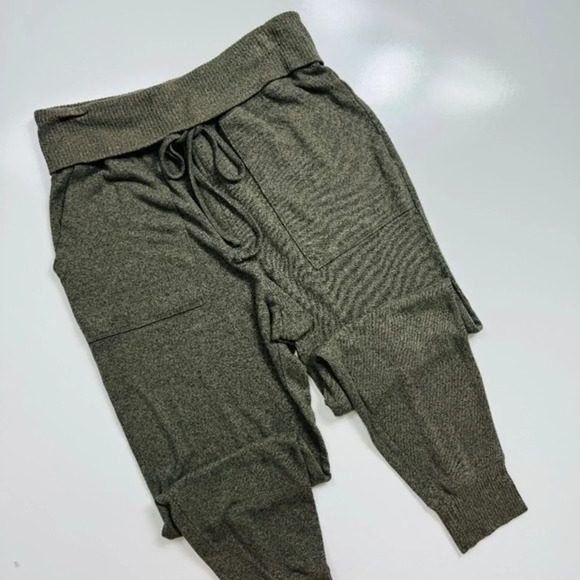 Aerie Charcoal Jogger Pants - Picture 2 of 9